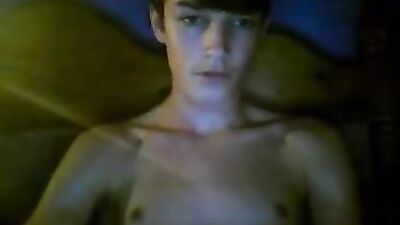 Young Green Shirt on Net: Amateur First Time Handjob!