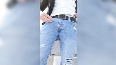 Precum Bathroom Boys: Morning Cum Shot Amateur!