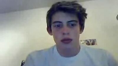 Gay Porn Video: Sexy Amateur Teen Jacks Off!