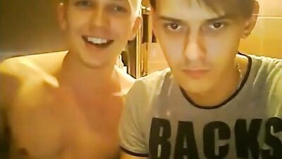 Gay Friends Expose Their Bodies in Steamy Action!