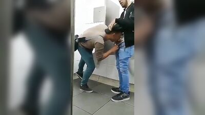 Banheirao Public Toilet Oral Sex Caught Boy Porn Video - Gay Bathroom Hookups!