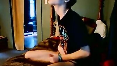 Young stud jerks off for your pleasure