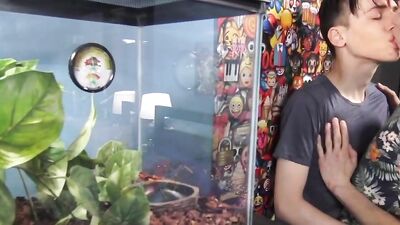 Twin Cocks: Bareback Oral Worship