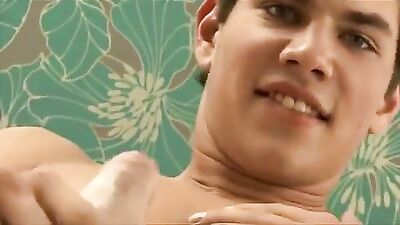 Twinks in Action! Big Cocks and Horny Show-offs - Porn Videos for Gay Men!