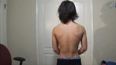 Teen Body Flexing: Hot Amateur Bareback Action!