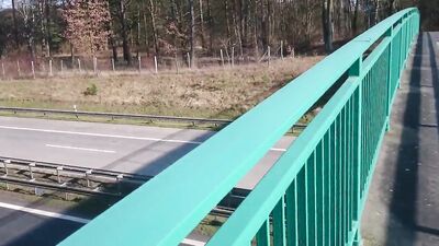 Jerking on the motorway bridge