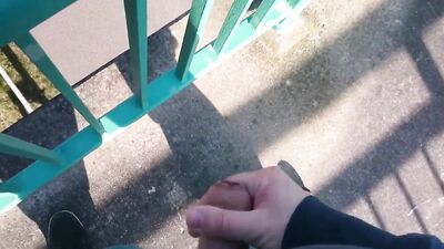 Jerking on the motorway bridge