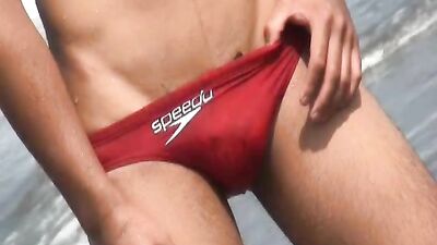 Cumming at the beach