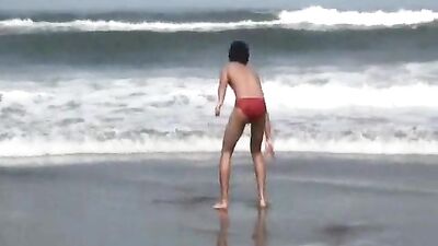 Cumming at the beach