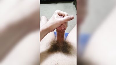 Teen cums on his pubes