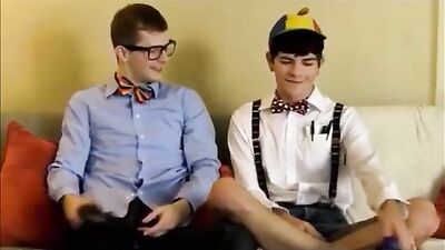 Gay Porn Nerd Fuck: Cumming Bareback!