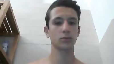Italian Stallion Webcam: Twink Exposes His Hunky Body and Hard Cock for Your Pleasure!