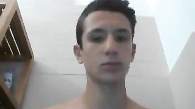Italian Stallion Webcam: Twink Exposes His Hunky Body and Hard Cock for Your Pleasure!