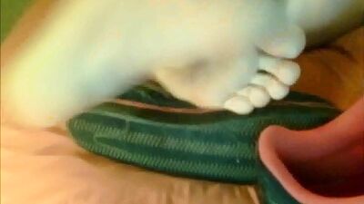 Gangbang Foot Fetish - Cute Boy Shows His Feet!