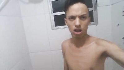 Gozando Latino: Frat Guys Cum Shots in the Shower