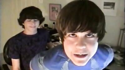 Discover the hottest web-cam fun with Louis and Zachs Ding Dong Song!