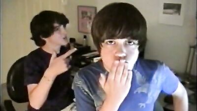 Discover the hottest web-cam fun with Louis and Zachs Ding Dong Song!