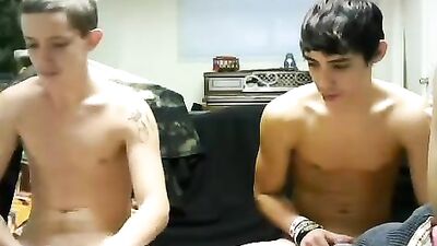 2 Voys Jerking: Raw Web-Cam Action