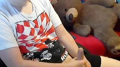 Teddys Relaxing Blond Boys Fetish Day!