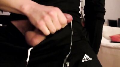 Adidas Schwanzrotzes Gay Porn Adventure