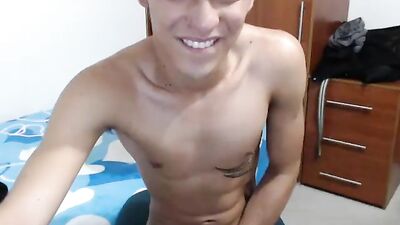 Twink Body Showdown: Amateur Handjob Action!