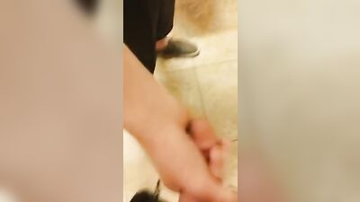 Gay Swallow Cumshots: Amateur Oral Action!