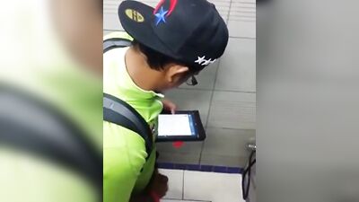 Re pajero mirando porno en bao pblico: Voyeur Spycam - Gay Porn Video - 2021