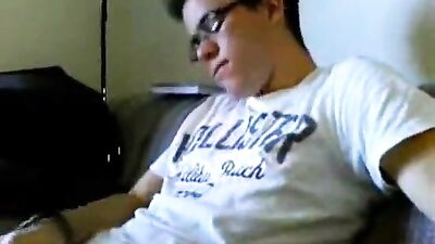 Nerd Cums Alone: Webcam Amateur Gay Porn Video