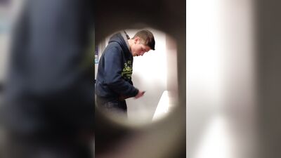 Horny Amateur Gets Handjob on Cam 9069