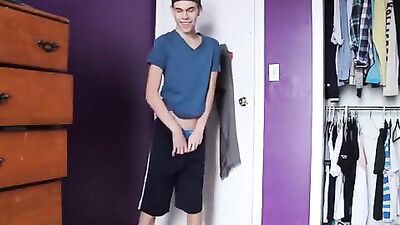 Self-Satisfying Jock Twink Webcam Adventure