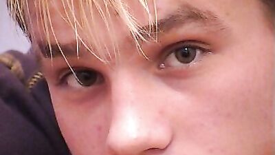 Gay Porn Camshow with Jerking and Wanking Boy!