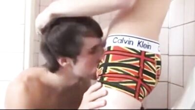 Raw Toilet Fuck: Bareback Action Cum Shots