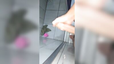 Punheteiro Teen No Banho: Bisexual Amateurs Take A Bath