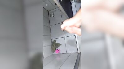 Punheteiro Teen No Banho: Bisexual Amateurs Take A Bath