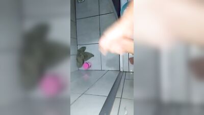 Punheteiro Teen No Banho: Bisexual Amateurs Take A Bath