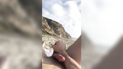Beach Bums - Amateur Cum Shots Public Outside