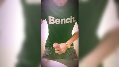 Hands On Amateur Cumshots Cam 9321: Sensual Touches and Jaw-Dropping Finishes!