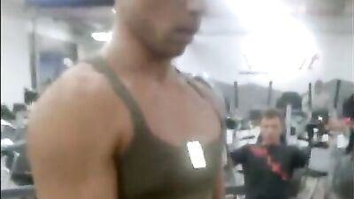 Small Muscles Grow: Amateur Fetish Action