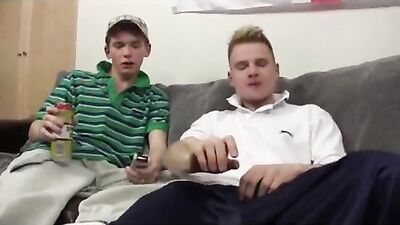 Gay Porn Twinks: Jiggy and Friendly Action!