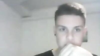 Big Ass On Doggy Style: Cute Boy with Nice Cock Gets Bareback Cam Show!