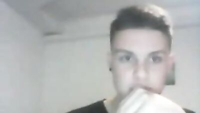 Big Ass On Doggy Style: Cute Boy with Nice Cock Gets Bareback Cam Show!