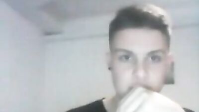 Big Ass On Doggy Style: Cute Boy with Nice Cock Gets Bareback Cam Show!