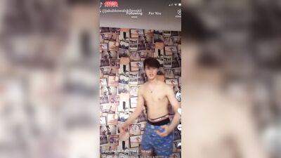 Home alone Jak cam show thighs teen