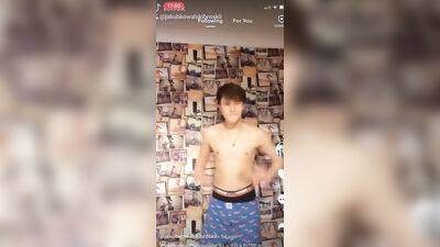 Home alone Jak cam show thighs teen