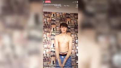 Home alone Jak cam show thighs teen