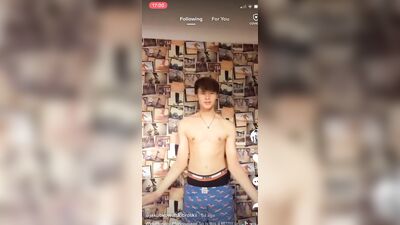 Home alone Jak cam show thighs teen