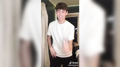 College jock Grant Marshall cam show body out