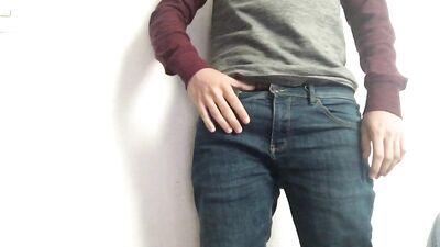 Young stud shows off his big dick on webcam!