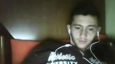 Young Cuties Bareback Webcam Show: Great Round Fit Ass!