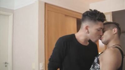 Gay Porn: Luther & Fabios Hot Encounter!